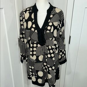 Lily Stanhope  Stylish Black and Cream Women's linen woven tunic/Top crisp